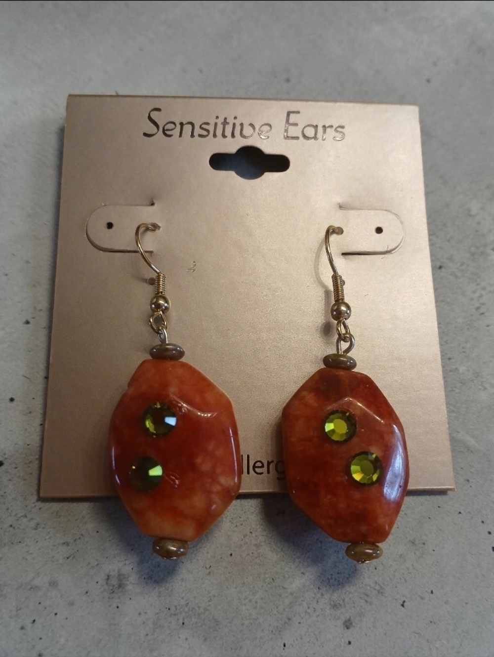 NWT irregular, mottled orange stones with small green rhinestones earrings 2" - Picture 2 of 2